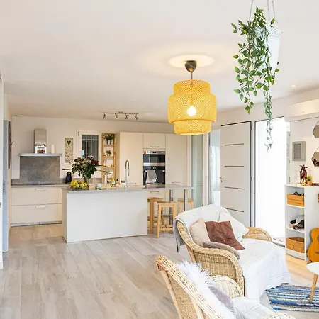 Maison 3 Ch 6 Pers Vue Dominante - A 400 M - Acces Piscine - Jardin - Wifi - Terrasse - Pergola Bioclimatique - Climatisation - Location Par Semaine Complete 滨海萨纳里