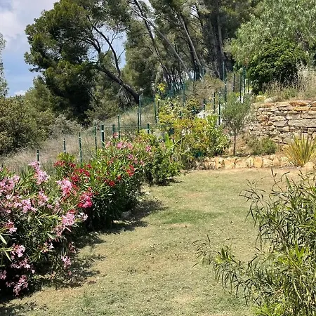 Maison 3 Ch 6 Pers Vue Dominante - A 400 M - Acces Piscine - Jardin - Wifi - Terrasse - Pergola Bioclimatique - Climatisation - Location Par Semaine Complete