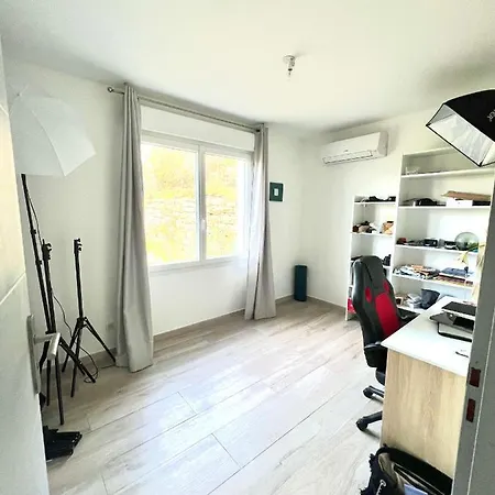 Maison 3 Ch 6 Pers Vue Dominante - A 400 M - Acces Piscine - Jardin - Wifi - Terrasse - Pergola Bioclimatique - Climatisation - Location Par Semaine Complete *