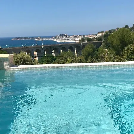 Maison 3 Ch 6 Pers Vue Dominante - A 400 M - Acces Piscine - Jardin - Wifi - Terrasse - Pergola Bioclimatique - Climatisation - Location Par Semaine Complete * Sanary-sur-Mer